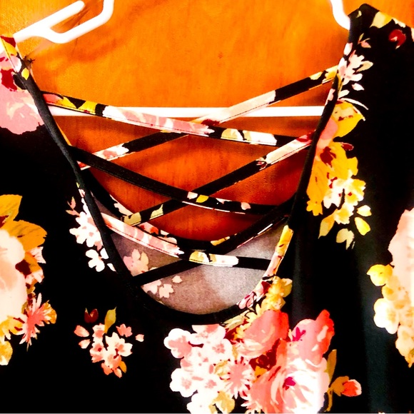 🌸Floral Dress - No Boundaries🌸 - Picture 2 of 2